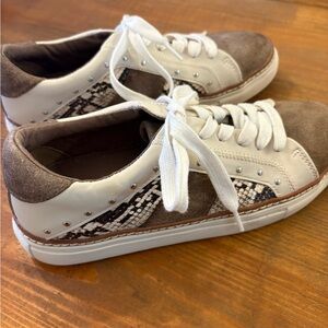 Crown Vintage Women's White and Brown Snake-Accent Sneakers